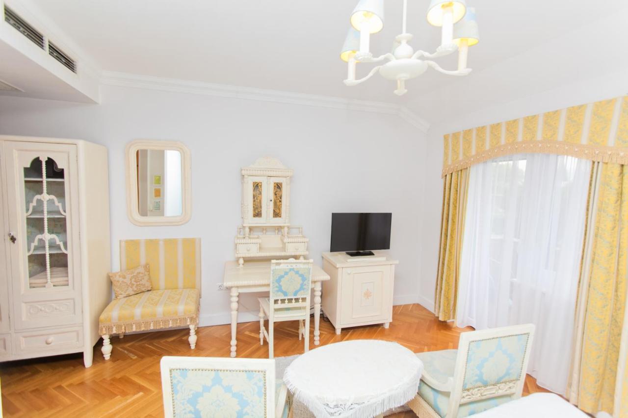 Boutique Hotel Szarcsa Szekesfehervar Bagian luar foto